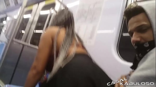 Casal vazou na net fodendo no metro