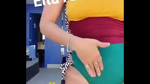 Anitta bucetuda usando leg enfiado na buceta gostosa